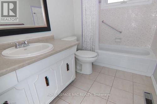 32 Ramsey Street, St. Catharines (443 - Lakeport), ON - Indoor Photo Showing Bathroom