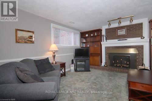 32 Ramsey Street, St. Catharines (443 - Lakeport), ON - Indoor Photo Showing Living Room