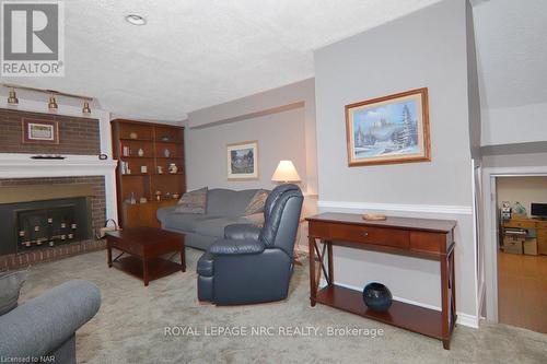 32 Ramsey Street, St. Catharines (443 - Lakeport), ON - Indoor Photo Showing Living Room With Fireplace