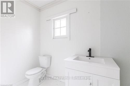 3042 Bethune Avenue, Fort Erie (335 - Ridgeway), ON - Indoor Photo Showing Bathroom