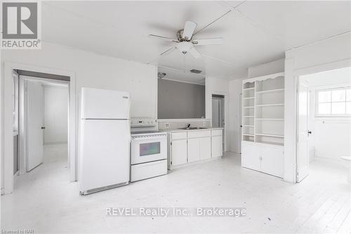 3042 Bethune Avenue, Fort Erie (335 - Ridgeway), ON - Indoor Photo Showing Kitchen