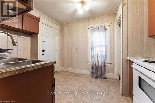 5333 College Crescent, Niagara Falls (210 - Downtown), ON - Indoor Photo Showing Kitchen With Double Sink