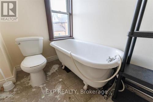 5333 College Crescent, Niagara Falls (210 - Downtown), ON - Indoor Photo Showing Bathroom