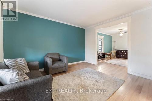 5333 College Crescent, Niagara Falls (210 - Downtown), ON - Indoor Photo Showing Living Room