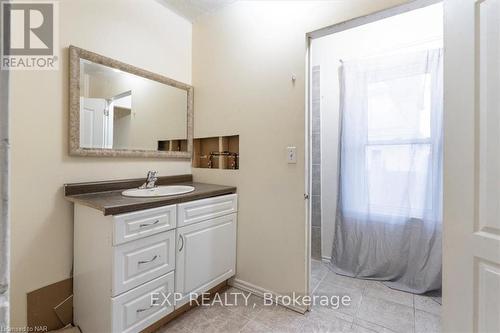 5333 College Crescent, Niagara Falls (210 - Downtown), ON - Indoor Photo Showing Bathroom