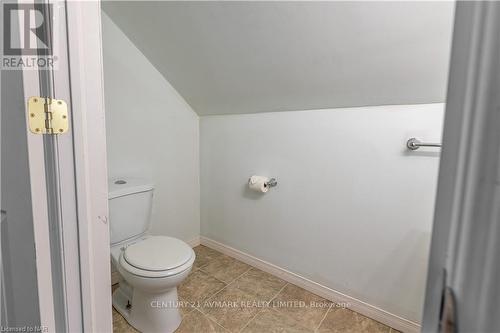 1408 Garrison Road, Fort Erie (334 - Crescent Park), ON - Indoor Photo Showing Bathroom