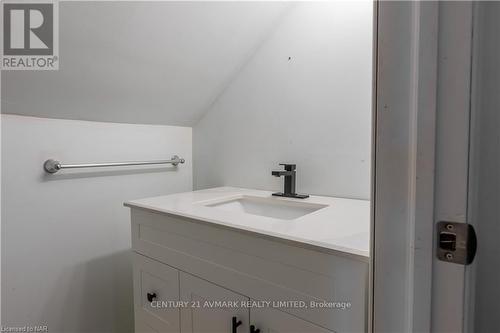 1408 Garrison Road, Fort Erie (334 - Crescent Park), ON - Indoor Photo Showing Bathroom