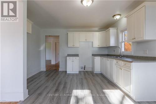 1408 Garrison Road, Fort Erie (334 - Crescent Park), ON - Indoor Photo Showing Kitchen