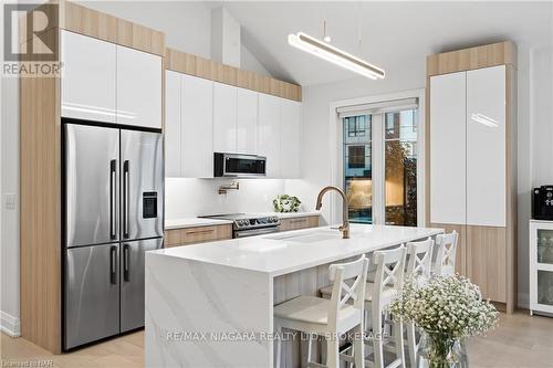 75 - 154 Port Robinson Road, Pelham (662 - Fonthill), ON - Indoor Photo Showing Kitchen With Upgraded Kitchen