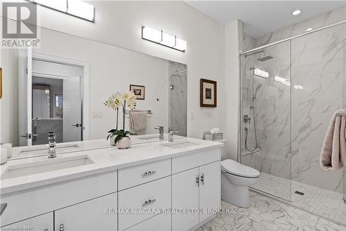 75 - 154 Port Robinson Road, Pelham (662 - Fonthill), ON - Indoor Photo Showing Bathroom