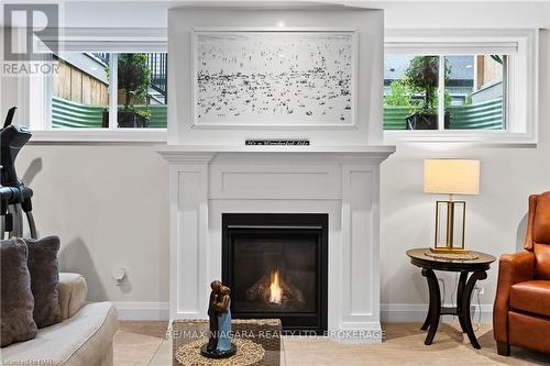 75 - 154 Port Robinson Road, Pelham (662 - Fonthill), ON - Indoor Photo Showing Living Room With Fireplace