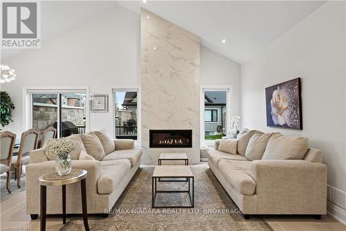 75 - 154 Port Robinson Road, Pelham (662 - Fonthill), ON - Indoor Photo Showing Living Room With Fireplace