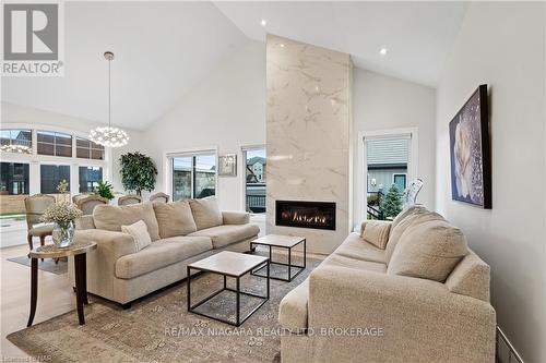 75 - 154 Port Robinson Road, Pelham (662 - Fonthill), ON - Indoor Photo Showing Living Room With Fireplace