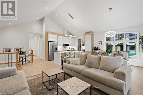 75 - 154 Port Robinson Road, Pelham (662 - Fonthill), ON - Indoor Photo Showing Living Room