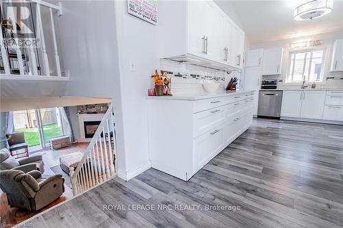 6519 Harper Drive, Niagara Falls (212 - Morrison), ON - Indoor Photo Showing Kitchen