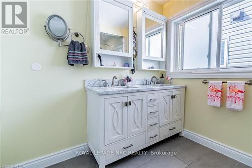 6519 Harper Drive, Niagara Falls (212 - Morrison), ON - Indoor Photo Showing Bathroom