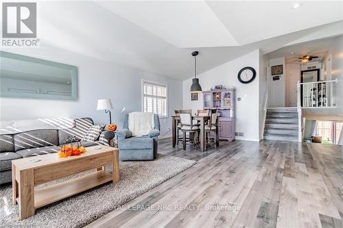 6519 Harper Drive, Niagara Falls (212 - Morrison), ON - Indoor Photo Showing Living Room