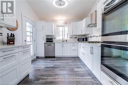 6519 Harper Drive, Niagara Falls (212 - Morrison), ON - Indoor Photo Showing Kitchen