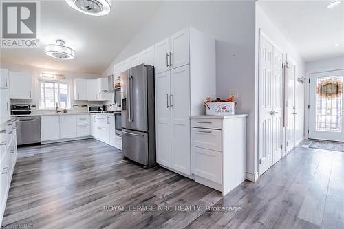 6519 Harper Drive, Niagara Falls (212 - Morrison), ON - Indoor Photo Showing Kitchen