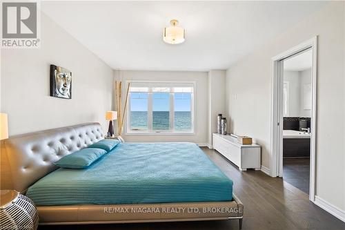 60 Waterview Lane, Grimsby (540 - Grimsby Beach), ON - Indoor Photo Showing Bedroom