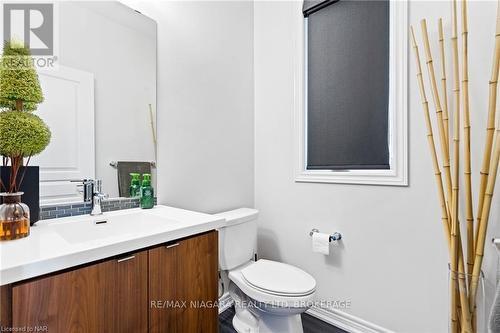 60 Waterview Lane, Grimsby (540 - Grimsby Beach), ON - Indoor Photo Showing Bathroom