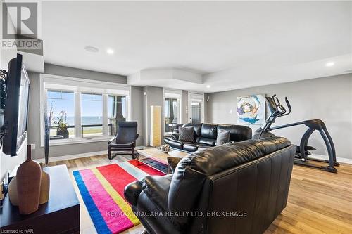 60 Waterview Lane, Grimsby (540 - Grimsby Beach), ON - Indoor Photo Showing Living Room