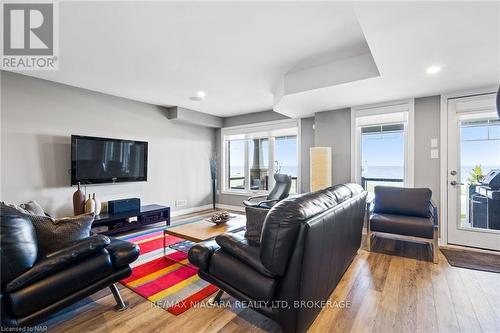 60 Waterview Lane, Grimsby (540 - Grimsby Beach), ON - Indoor Photo Showing Living Room