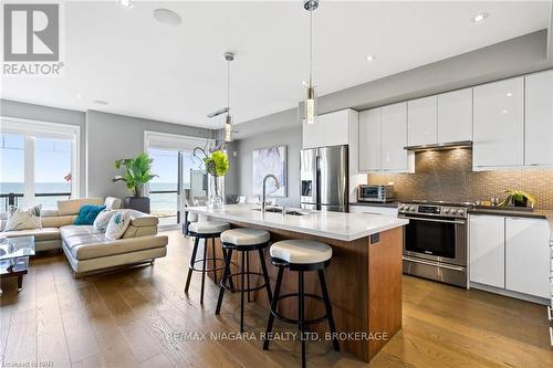 60 Waterview Lane, Grimsby (540 - Grimsby Beach), ON - Indoor Photo Showing Kitchen With Upgraded Kitchen