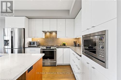 60 Waterview Lane, Grimsby (540 - Grimsby Beach), ON - Indoor Photo Showing Kitchen With Upgraded Kitchen