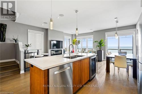 60 Waterview Lane, Grimsby (540 - Grimsby Beach), ON - Indoor Photo Showing Kitchen With Double Sink With Upgraded Kitchen