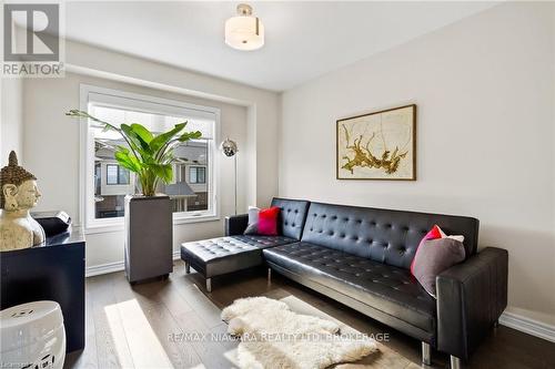 60 Waterview Lane, Grimsby (540 - Grimsby Beach), ON - Indoor Photo Showing Living Room