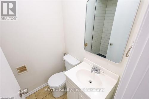 46 Edgar Street, Welland (769 - Prince Charles), ON - Indoor Photo Showing Bathroom