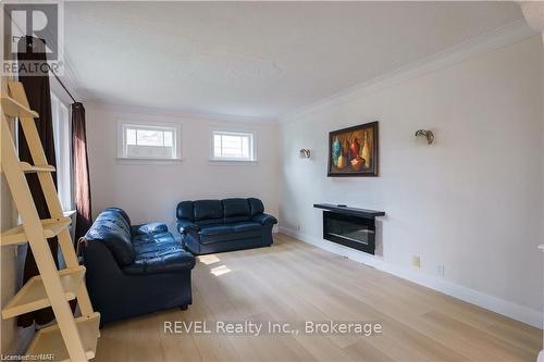 46 Edgar Street, Welland (769 - Prince Charles), ON - Indoor Photo Showing Living Room With Fireplace