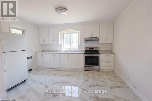 46 Edgar Street, Welland (769 - Prince Charles), ON - Indoor Photo Showing Kitchen