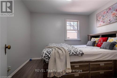 46 Edgar Street, Welland (769 - Prince Charles), ON - Indoor Photo Showing Bedroom