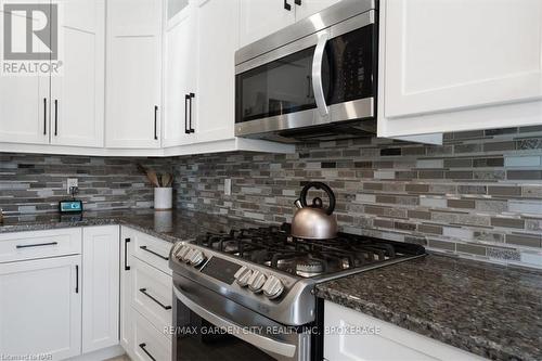 23 Willowbrook Drive, Welland (770 - West Welland), ON - Indoor Photo Showing Kitchen With Upgraded Kitchen