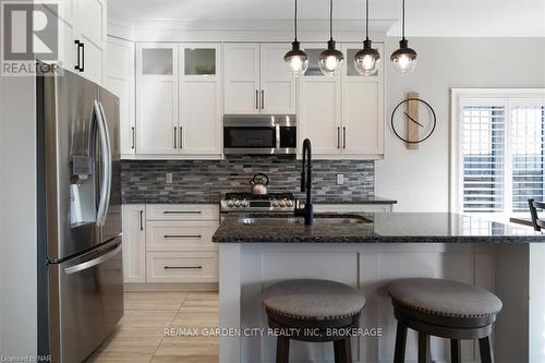 23 Willowbrook Drive, Welland (770 - West Welland), ON - Indoor Photo Showing Kitchen With Upgraded Kitchen