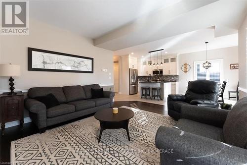 23 Willowbrook Drive, Welland (770 - West Welland), ON - Indoor Photo Showing Living Room