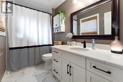 23 Willowbrook Drive, Welland (770 - West Welland), ON - Indoor Photo Showing Bathroom