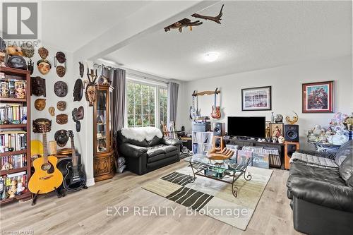 1213 Queenston Road, Niagara-On-The-Lake (105 - St. Davids), ON - Indoor Photo Showing Living Room