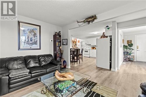 1213 Queenston Road, Niagara-On-The-Lake (105 - St. Davids), ON - Indoor Photo Showing Living Room