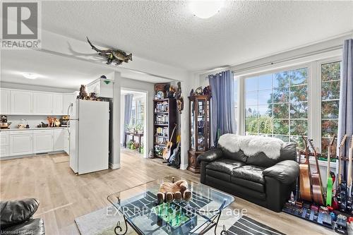 1213 Queenston Road, Niagara-On-The-Lake (105 - St. Davids), ON - Indoor Photo Showing Kitchen