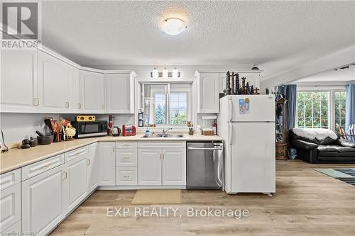 1213 Queenston Road, Niagara-On-The-Lake (105 - St. Davids), ON - Indoor Photo Showing Kitchen With Double Sink