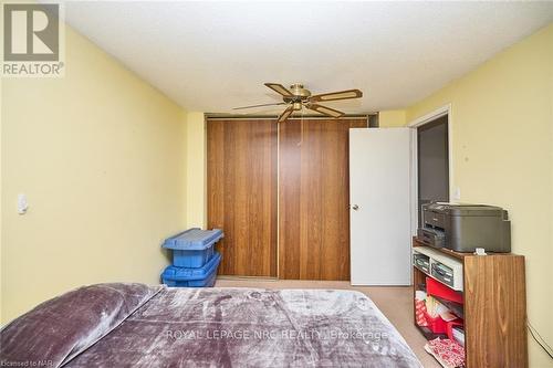 2 - 5982 Dunn Street, Niagara Falls (217 - Arad/Fallsview), ON - Indoor Photo Showing Bedroom