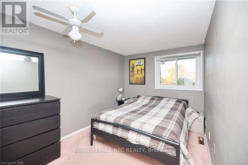 2 - 5982 Dunn Street, Niagara Falls (217 - Arad/Fallsview), ON - Indoor Photo Showing Bedroom