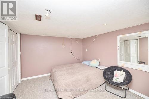 2 - 5982 Dunn Street, Niagara Falls (217 - Arad/Fallsview), ON - Indoor Photo Showing Bedroom