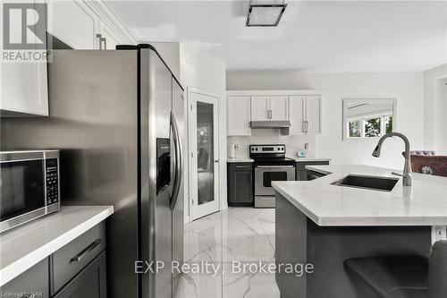 119 Candlewood Drive, Hamilton (Stoney Creek Mountain), ON - Indoor Photo Showing Kitchen With Upgraded Kitchen