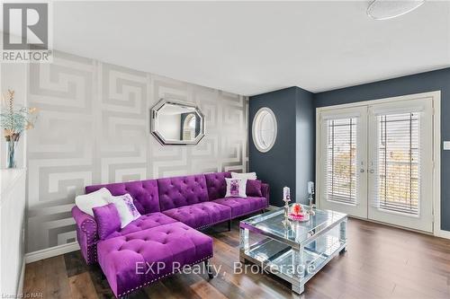 119 Candlewood Drive, Hamilton (Stoney Creek Mountain), ON - Indoor Photo Showing Living Room