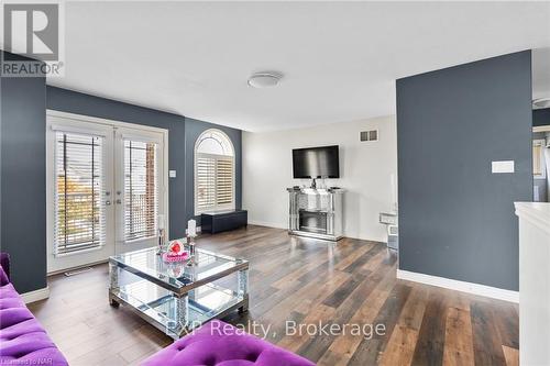 119 Candlewood Drive, Hamilton (Stoney Creek Mountain), ON - Indoor Photo Showing Living Room