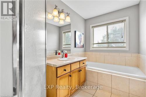 119 Candlewood Drive, Hamilton (Stoney Creek Mountain), ON - Indoor Photo Showing Bathroom